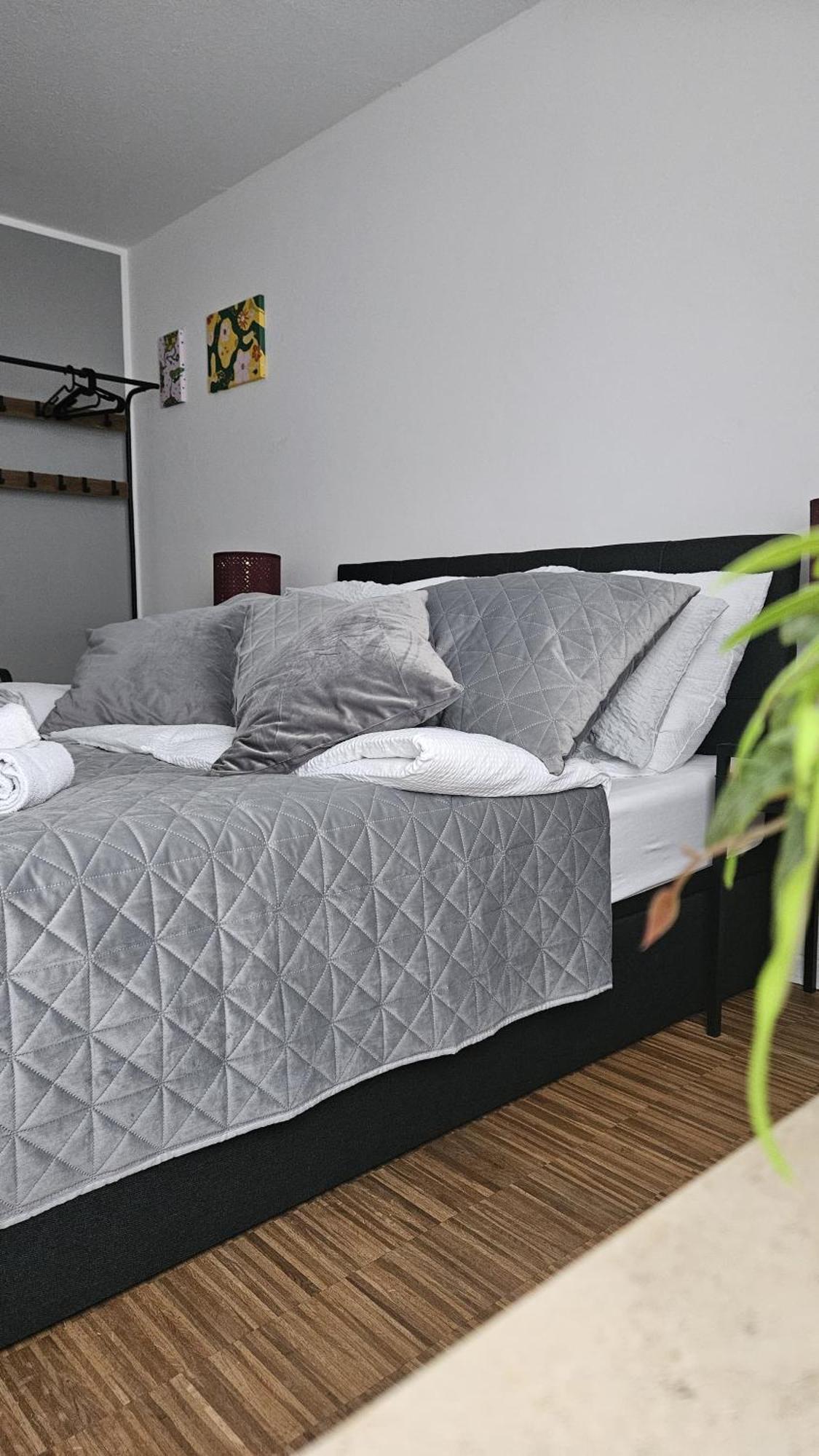 80 M2 Moderne Und Zentrale Wohnung In Hannover Mit Eigenem Parkplatz Exterior foto